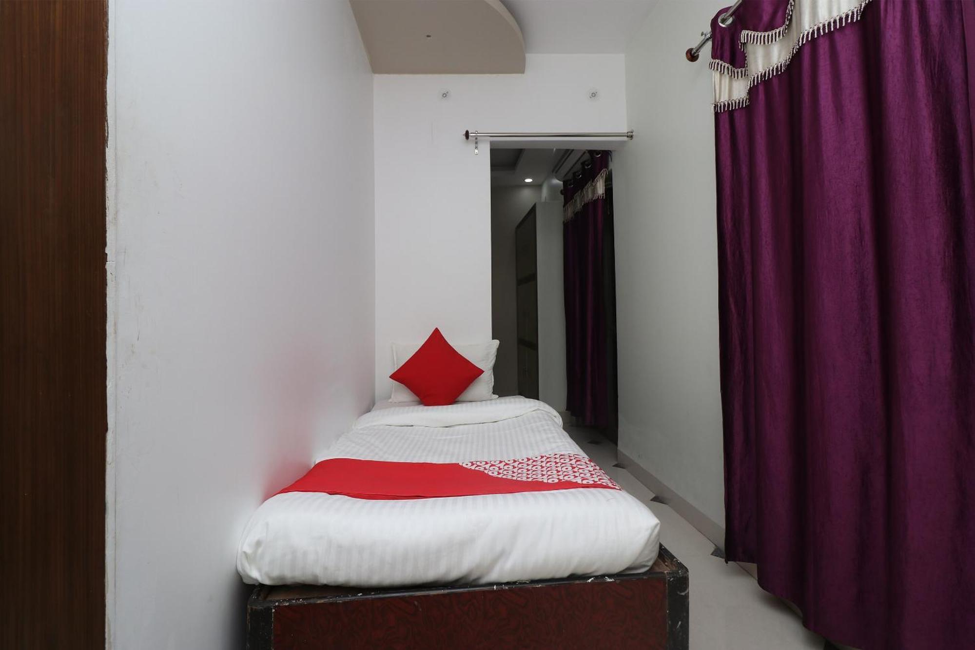 Hotel O Swastik Resort Colonelganj Екстер'єр фото