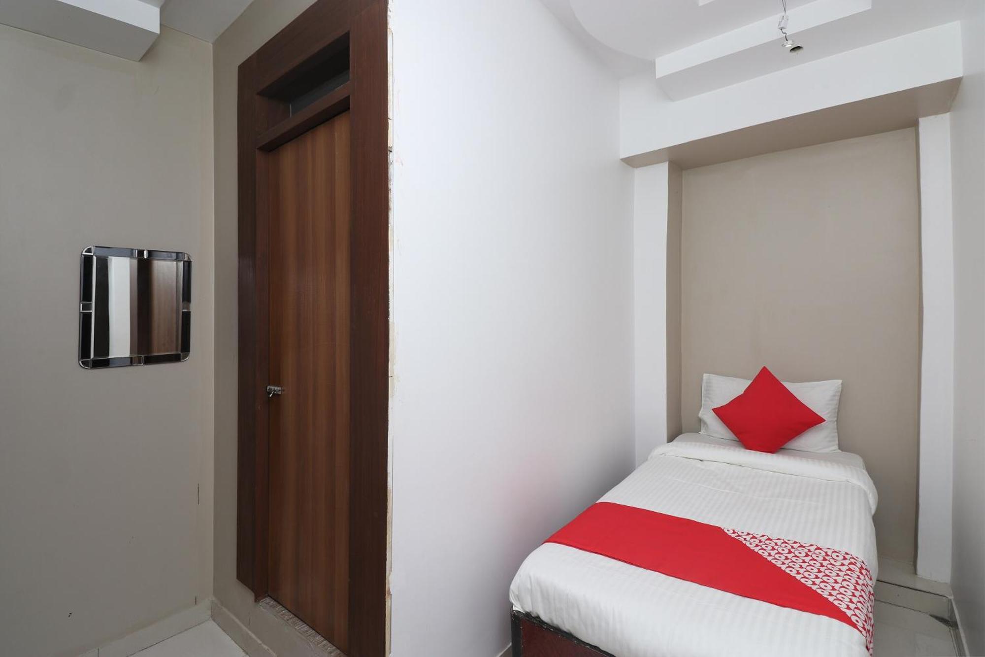 Hotel O Swastik Resort Colonelganj Екстер'єр фото