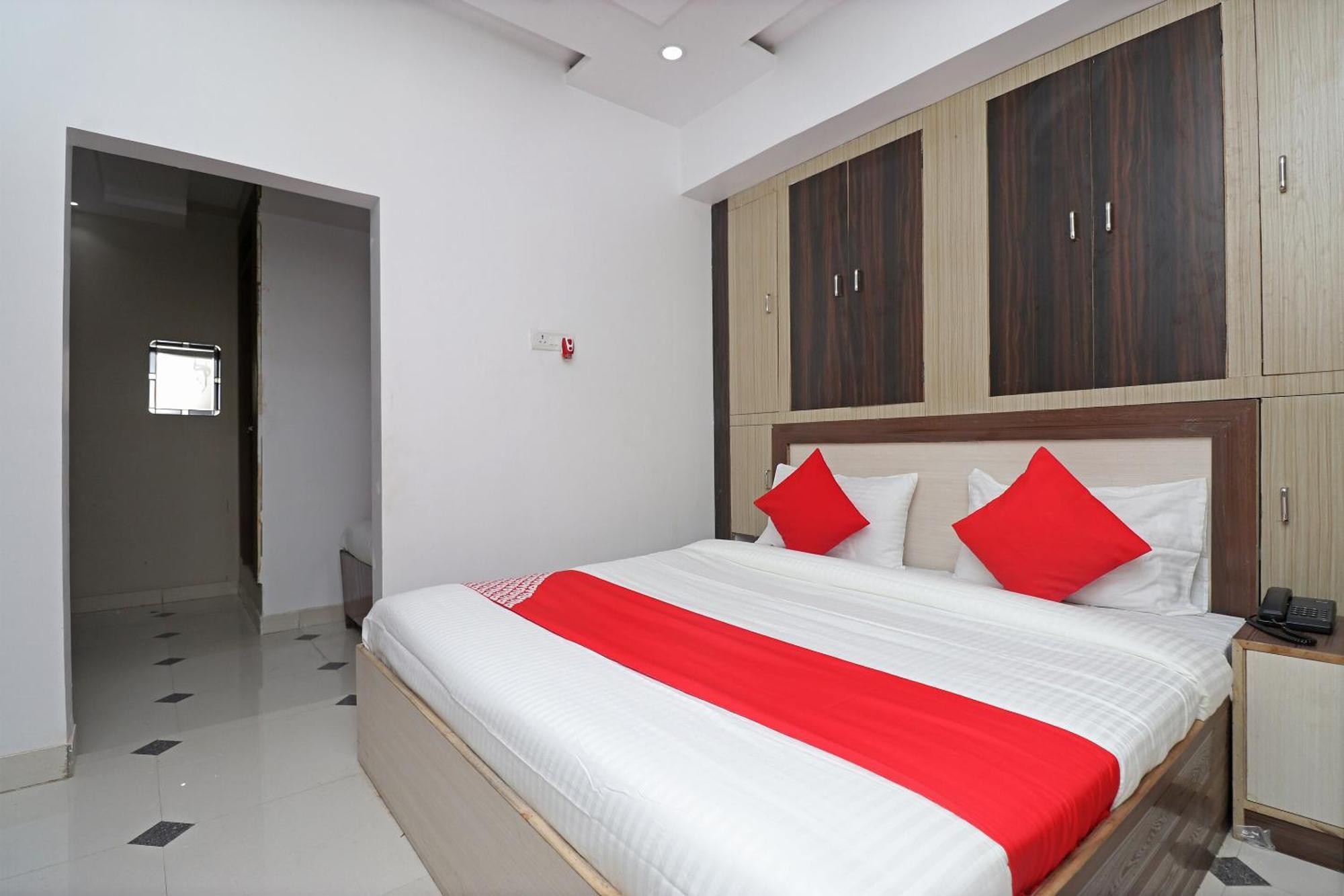 Hotel O Swastik Resort Colonelganj Екстер'єр фото
