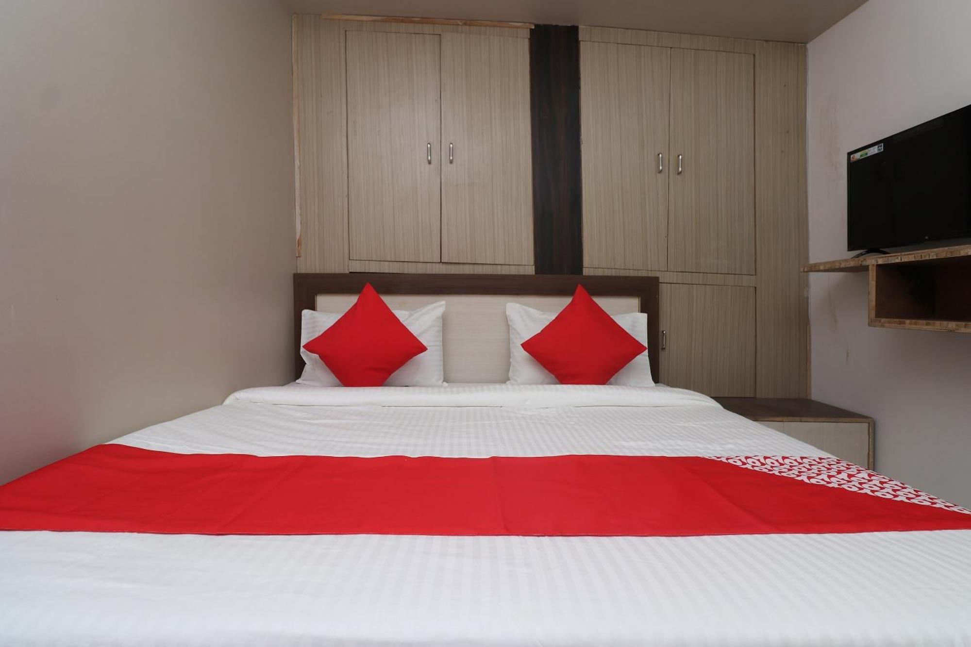 Hotel O Swastik Resort Colonelganj Екстер'єр фото