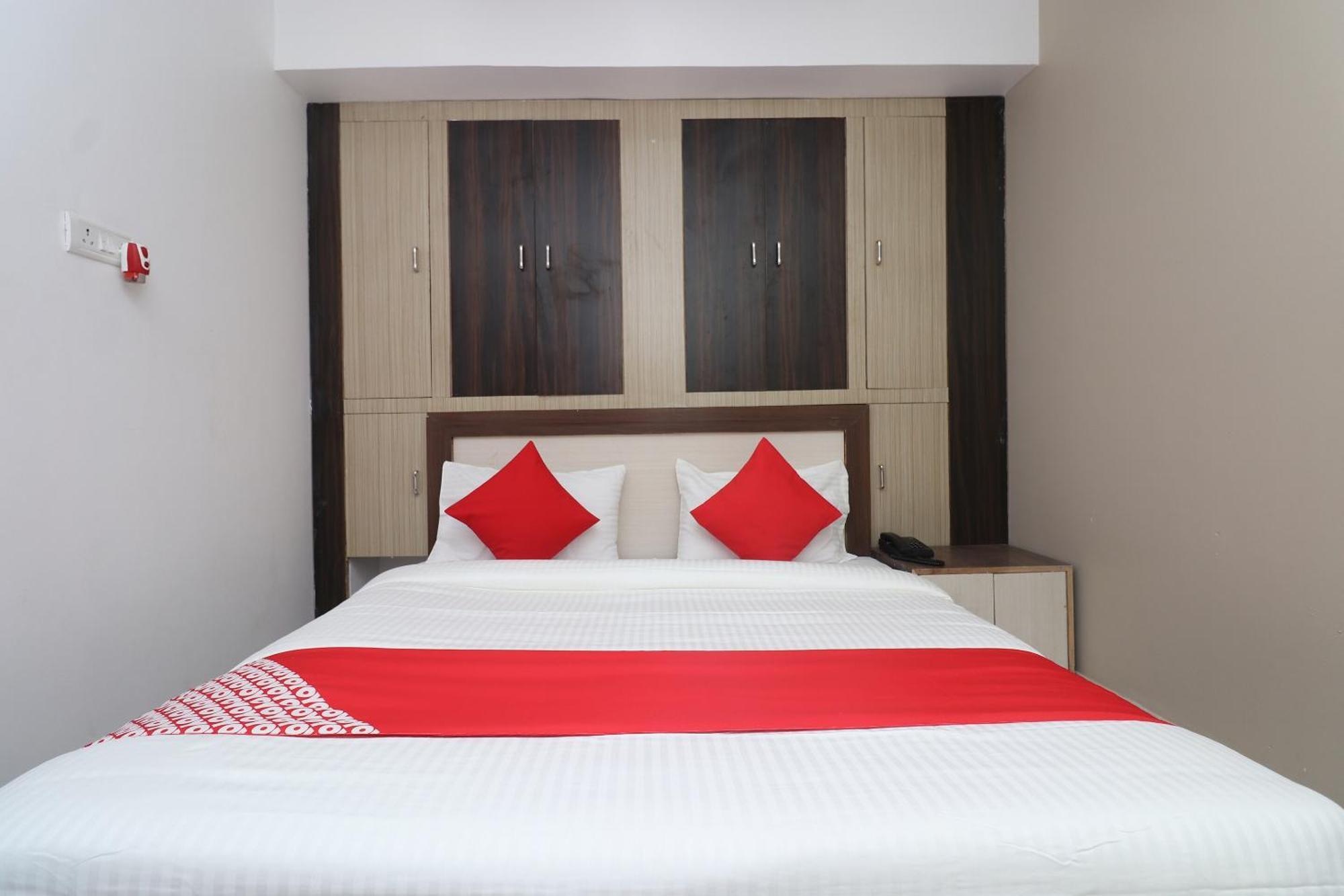 Hotel O Swastik Resort Colonelganj Екстер'єр фото