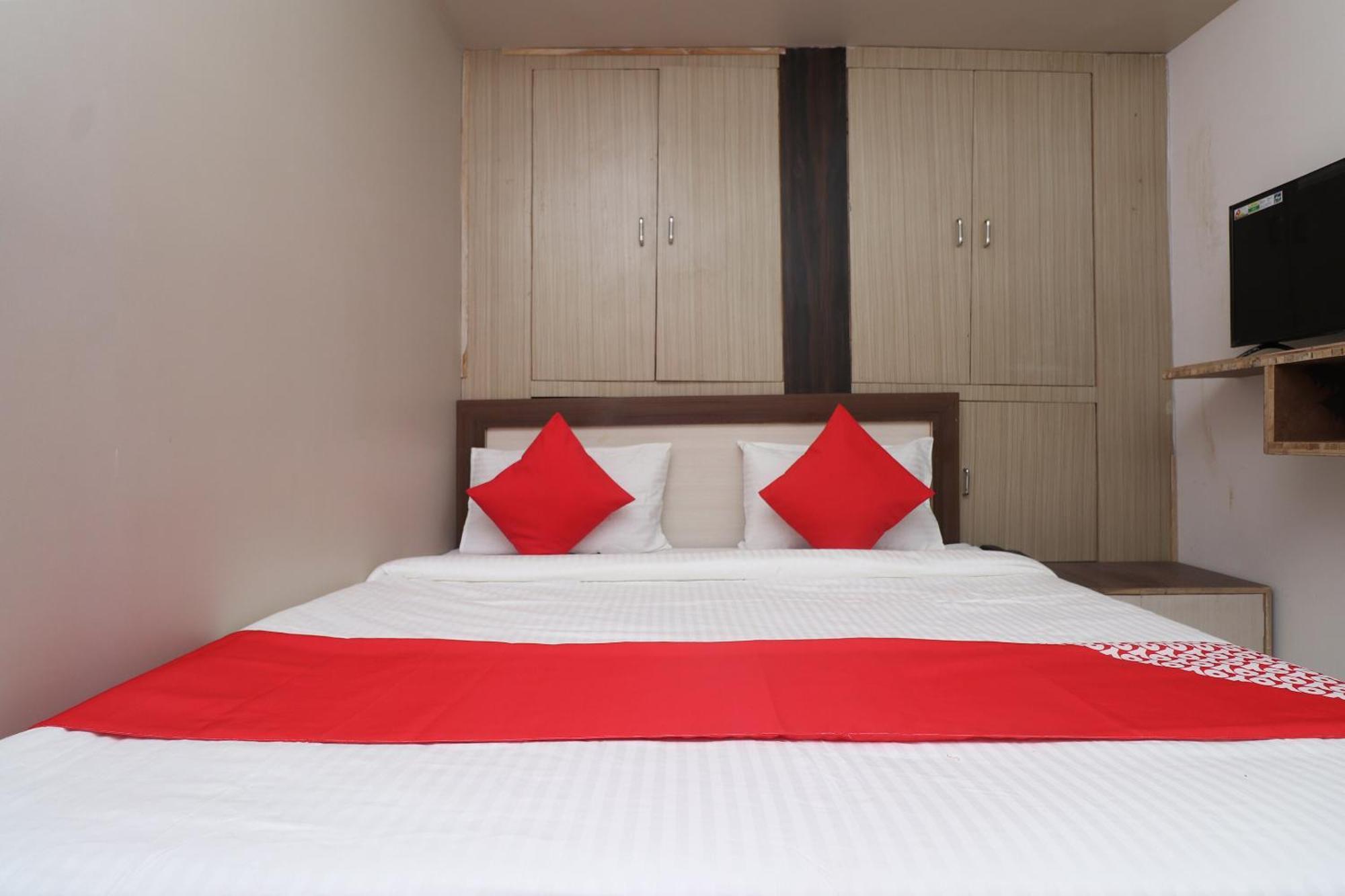 Hotel O Swastik Resort Colonelganj Екстер'єр фото